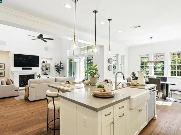 22 W Hill Way, Orinda CA 94563