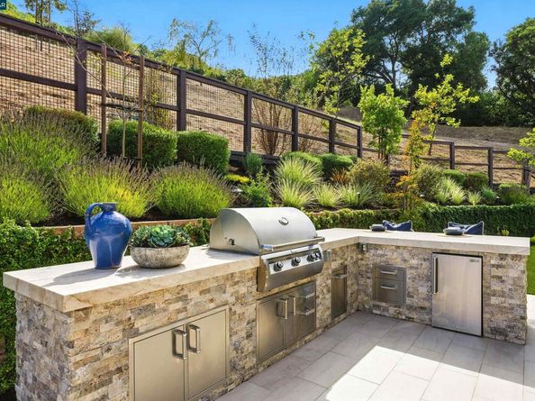 22 W Hill Way, Orinda CA 94563