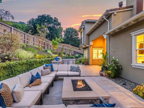 22 W Hill Way, Orinda CA 94563