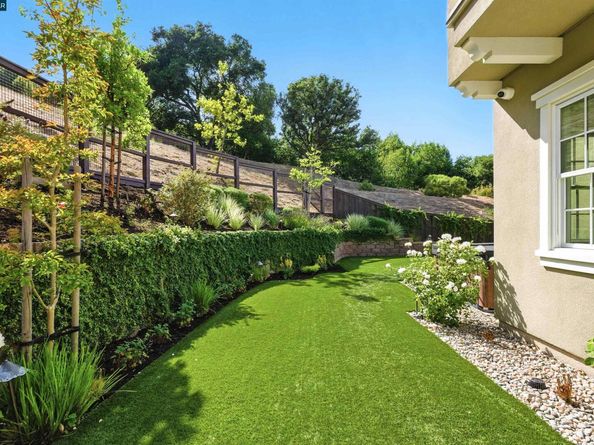 22 W Hill Way, Orinda CA 94563