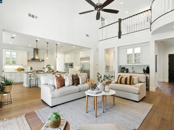 22 W Hill Way, Orinda CA 94563