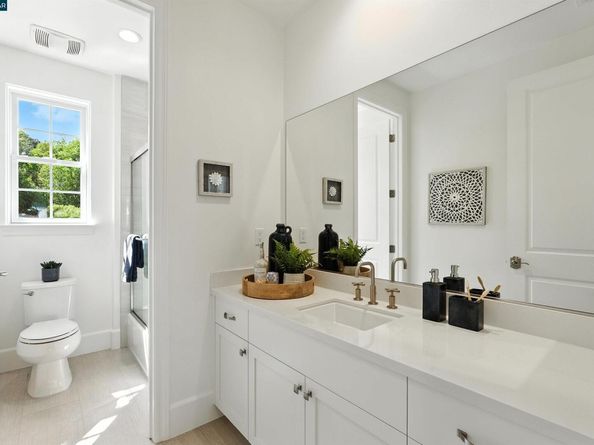 22 W Hill Way, Orinda CA 94563