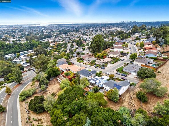 8497 Ney Ave, Oakland CA 94605