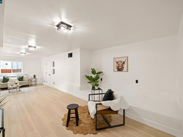8497 Ney Ave, Oakland CA 94605