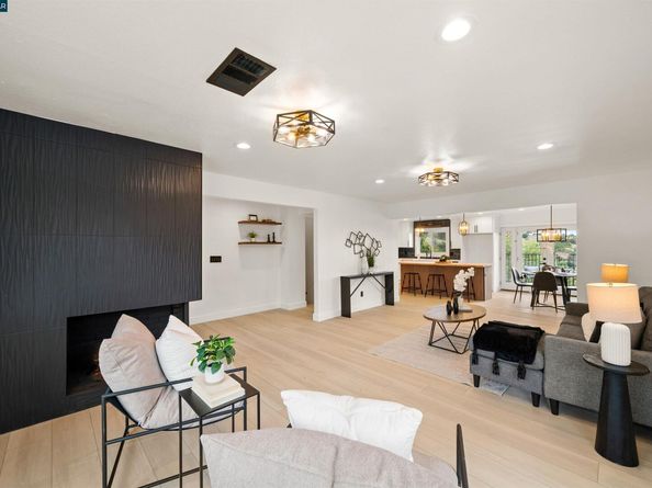 8497 Ney Ave, Oakland CA 94605