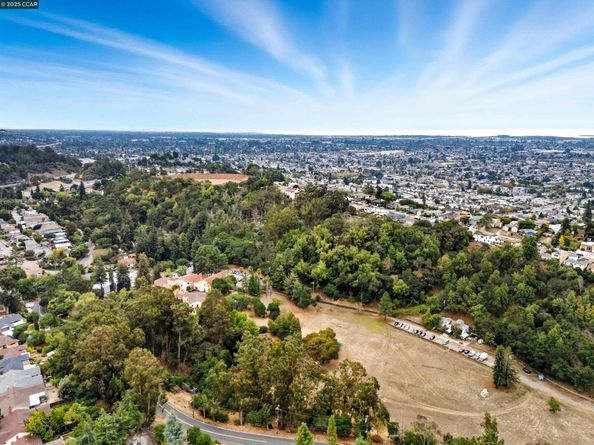 8497 Ney Ave, Oakland CA 94605