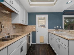 61 Fountainhead Ct, Martinez CA 94553