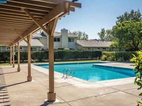 61 Fountainhead Ct, Martinez CA 94553