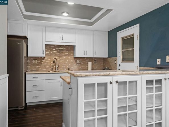 61 Fountainhead Ct, Martinez CA 94553