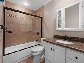 61 Fountainhead Ct, Martinez CA 94553