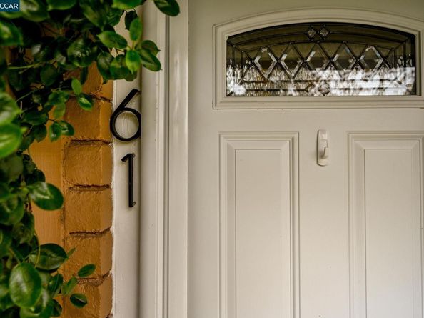 61 Fountainhead Ct, Martinez CA 94553