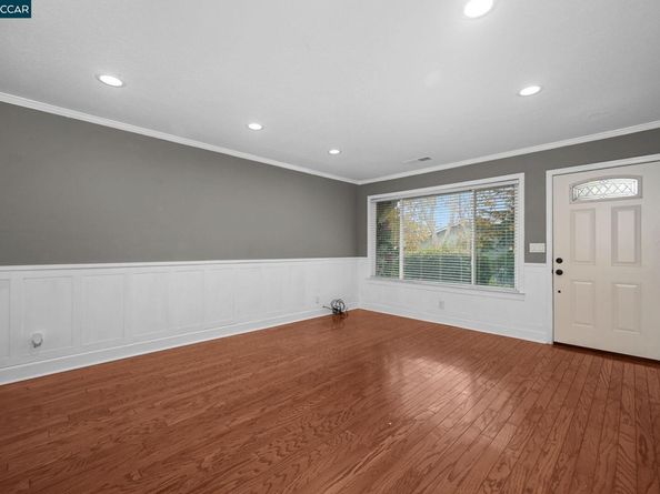 61 Fountainhead Ct, Martinez CA 94553