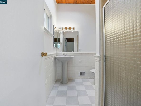 5584 Circle Dr, El Sobrante CA 94803