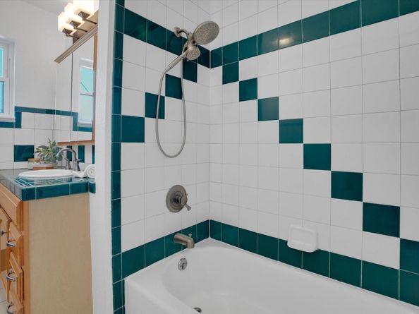 1821 Grand St, Alameda CA 94501