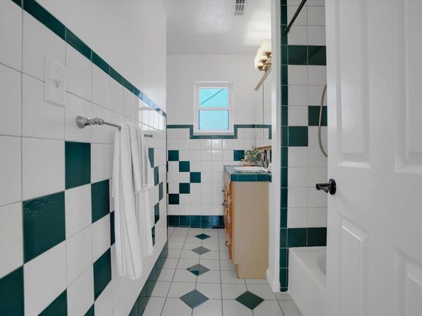 1821 Grand St, Alameda CA 94501