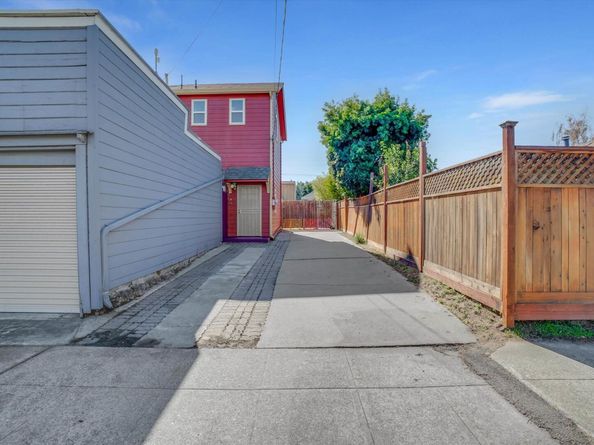 1821 Grand St, Alameda CA 94501