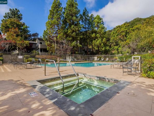 560 Canyon Oaks H, Oakland CA 94605