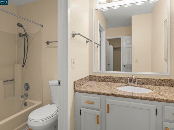 560 Canyon Oaks H, Oakland CA 94605