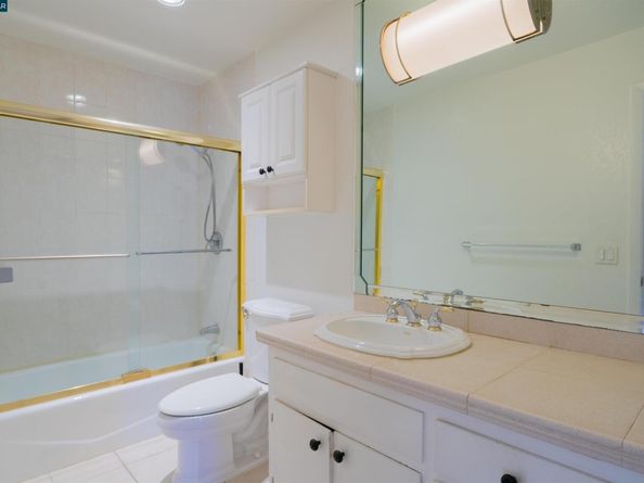 466 Crescent St 306, Oakland CA 94610