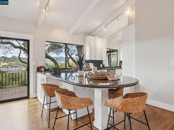 858 Mountain View Dr, Lafayette CA 94549