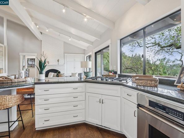 858 Mountain View Dr, Lafayette CA 94549