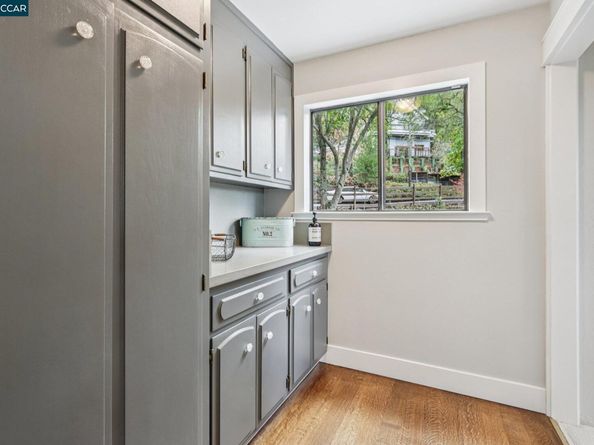 858 Mountain View Dr, Lafayette CA 94549