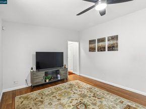 31 Adelaide Dr, Martinez CA 94553