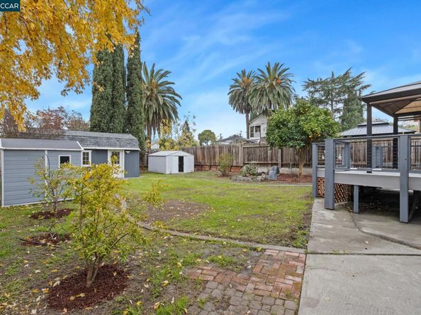 31 Adelaide Dr, Martinez CA 94553