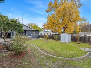 31 Adelaide Dr, Martinez CA 94553