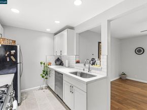 31 Adelaide Dr, Martinez CA 94553