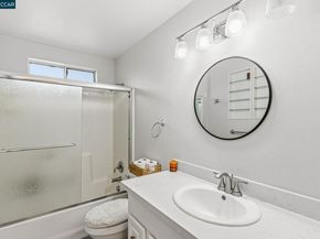 31 Adelaide Dr, Martinez CA 94553