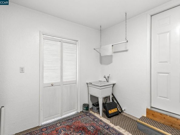 31 Adelaide Dr, Martinez CA 94553