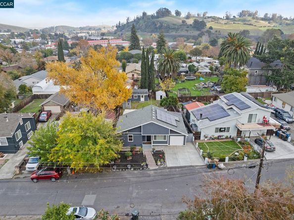 31 Adelaide Dr, Martinez CA 94553
