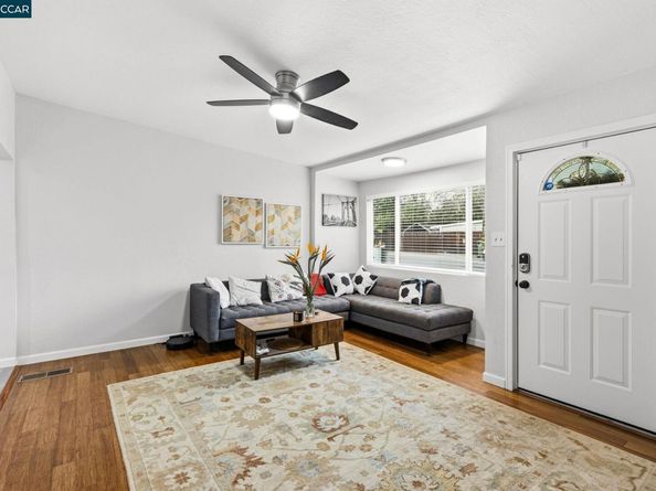 31 Adelaide Dr, Martinez CA 94553