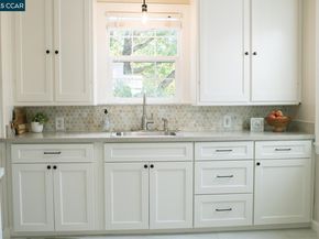 1126 Henrietta St, Martinez CA 94553