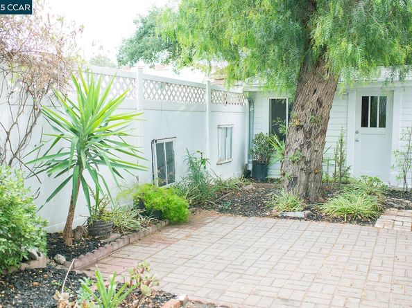 1126 Henrietta St, Martinez CA 94553