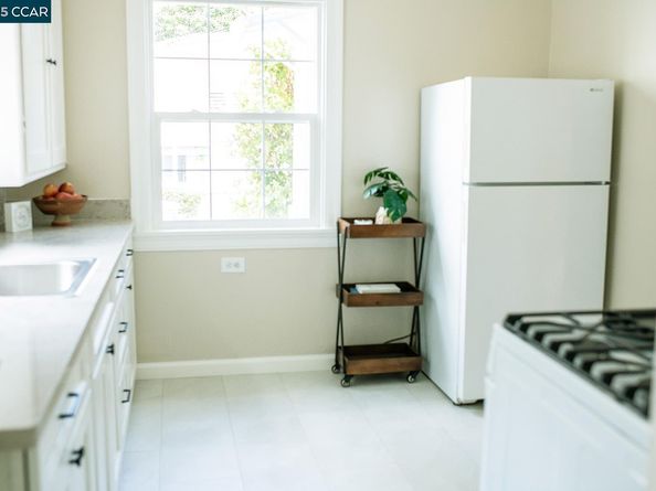 1126 Henrietta St, Martinez CA 94553