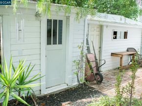1126 Henrietta St, Martinez CA 94553
