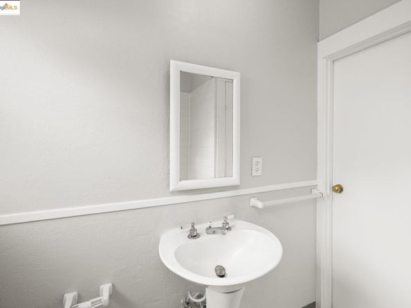 4509 Moraga Ave, Oakland CA 94611