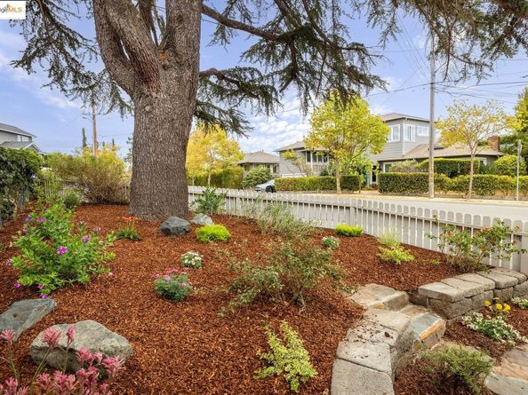 4509 Moraga Ave, Oakland CA 94611