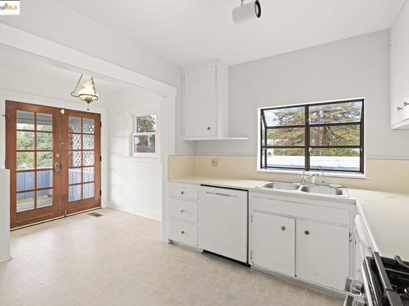 4509 Moraga Ave, Oakland CA 94611