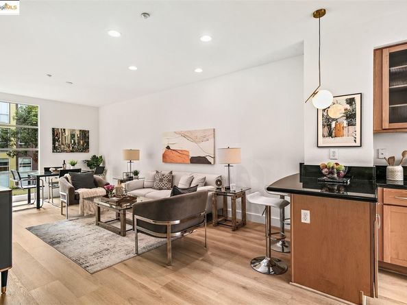 1354 Powell Street, Emeryville CA 94608