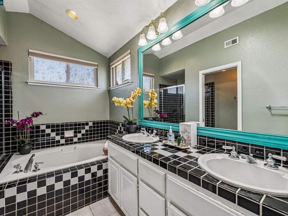 3232 Highpointe Ct, Richmond CA 94806