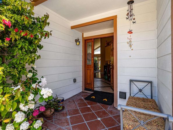 3232 Highpointe Ct, Richmond CA 94806