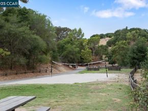 5513 Rothman Ct, Castro Valley CA 94552