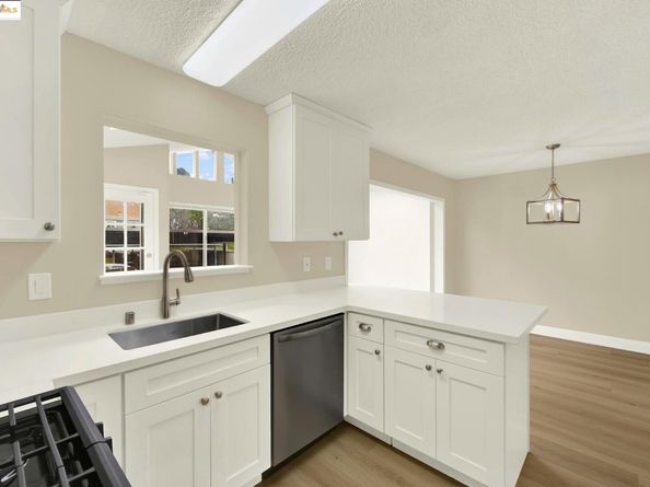 12 Park Ct, Richmond CA 94803