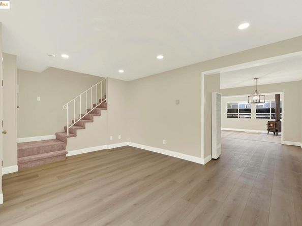12 Park Ct, Richmond CA 94803
