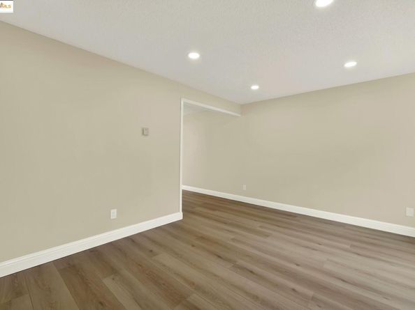 12 Park Ct, Richmond CA 94803
