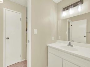 12 Park Ct, Richmond CA 94803