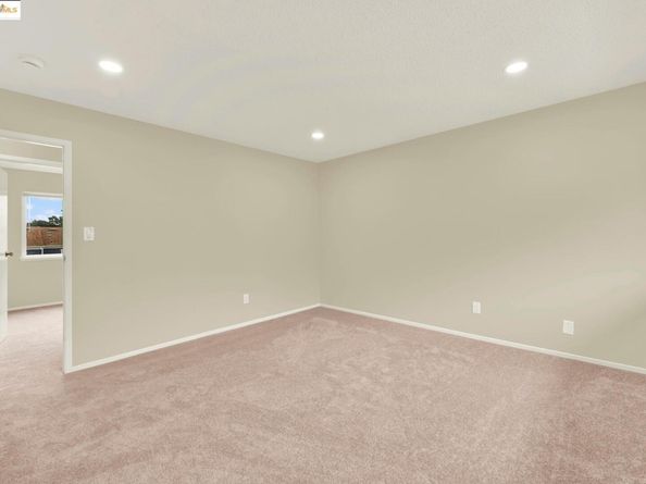 12 Park Ct, Richmond CA 94803